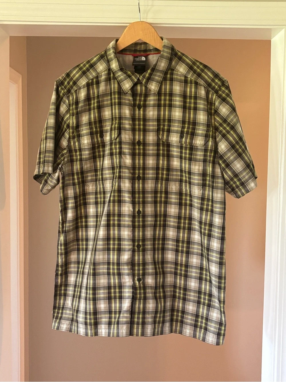 The North Face Men's Short-Sleeve Plaid Button-Down Shirt - Green/Black/White